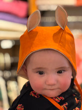 Load image into Gallery viewer, Gogo and Martin Linen Fox Bonnet