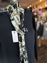 Load image into Gallery viewer, Masai Alo Scarf Loden Print