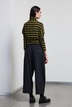 Load image into Gallery viewer, Neirami Grey Flannel Crop Pant