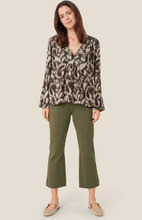 Load image into Gallery viewer, Masai Paba Ponte Pant Sea Turtle