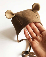 Load image into Gallery viewer, Gogo and Martin Linen Bear Bonnet