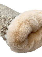 Load image into Gallery viewer, AuClair Tessa Wool Mitts