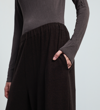 Load image into Gallery viewer, Neirami Wide Leg Crop Fleece Pant Chocolate