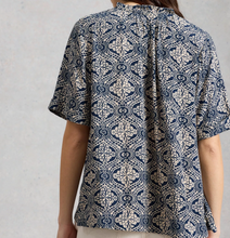 Load image into Gallery viewer, White Stuff UK Teakie Crinkle Top Navy Print