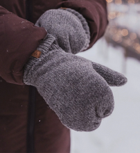 Load image into Gallery viewer, AuClair Tessa Wool Mitts
