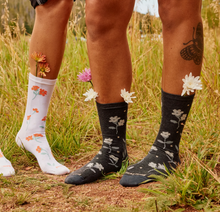 Load image into Gallery viewer, Smartwool Womens Garden Gala Crew Socks Charcoal