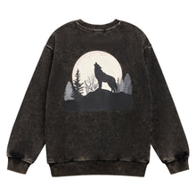 Load image into Gallery viewer, Miles Howling Wolf Print Sweatshirt Black
