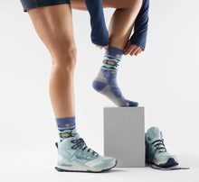 Load image into Gallery viewer, Smartwool Womens Hike Otter Float Crew Socks Nightfall Blue
