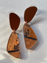 Load image into Gallery viewer, Dconstruct Resin Laminate Oval Earrings
