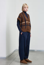 Load image into Gallery viewer, Neirami Alpaca Blend Sweater Vest
