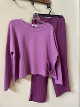 Load image into Gallery viewer, Mes Soeurs et Moi Renne Violette Pullover Crop Sweater
