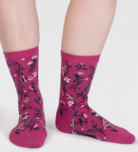 Load image into Gallery viewer, Thought Edana Bee Organic Cotton Socks Raspberry Pink

