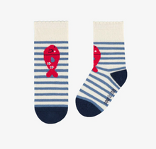 Load image into Gallery viewer, Souris Mini Soft Blue Stripe Socks with Fish
