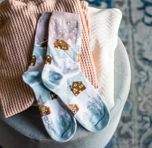Load image into Gallery viewer, Womens Snowy Village Mismatch Socks

