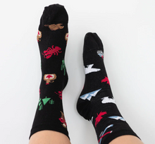 Load image into Gallery viewer, Womens Canada Icons Mismatch Socks
