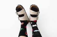 Load image into Gallery viewer, Womens Canada Icons Mismatch Socks
