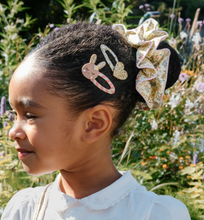 Load image into Gallery viewer, Rockahula Petal Glitter Heart Clips
