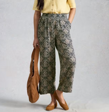 Load image into Gallery viewer, White Stuff UK Shelly Crinkle Culotte Navy Print

