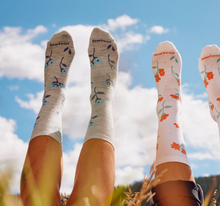 Load image into Gallery viewer, Smartwool Womens Garden Gala Crew Socks Ash
