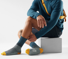 Load image into Gallery viewer, Smartwool Womens Everyday Cozy Popcorn Cable Crew Socks Frosty Green

