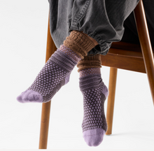 Load image into Gallery viewer, Smartwool Womens Everyday Cozy Popcorn Cable Crew Socks Purple Dawn
