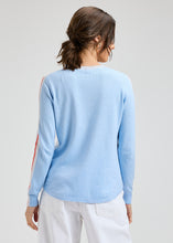 Load image into Gallery viewer, Zaket and Plover Rounded Hem Vee Sweater Ice
