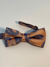 Load image into Gallery viewer, Isaac Mizrahi Bow Ties
