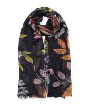 Load image into Gallery viewer, Echo Flower Trail Wrap Black
