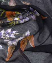 Load image into Gallery viewer, Echo Flower Trail Wrap Black
