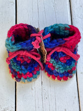 Load image into Gallery viewer, Padraig Kids Slippers Red Multi
