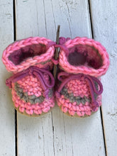 Load image into Gallery viewer, Padraig Kids Slippers Pink
